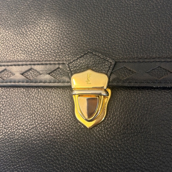 Elegant Black Crossbody with Gold Details - Picture 3 of 9